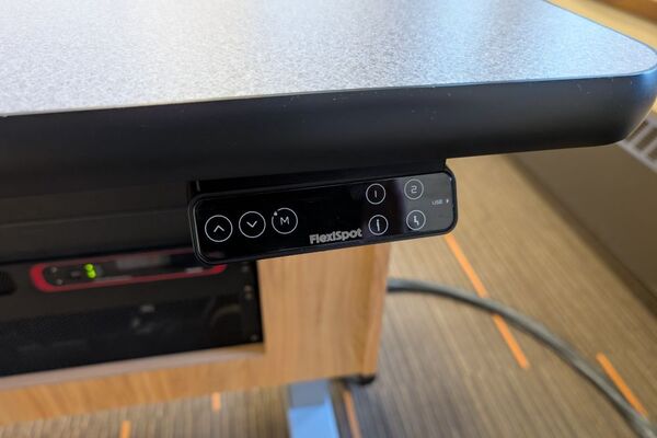 Pedestal: Height adjustment panel