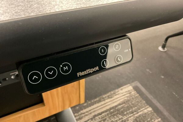 Pedestal: Height adjustment panel