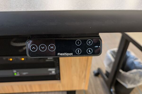 Pedestal: Height adjustment panel