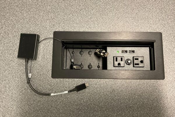 Pedestal - laptop cable connections showing cable ends