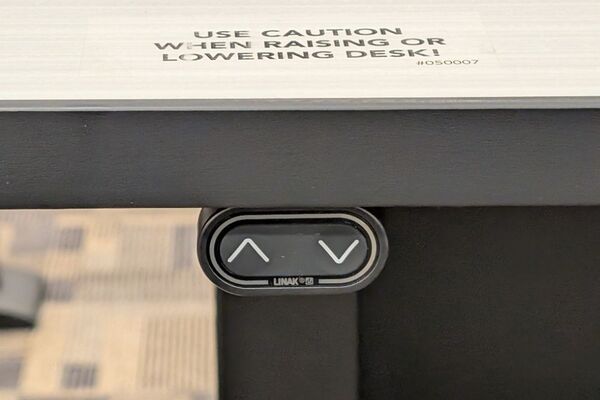 Pedestal: Height adjustment panel