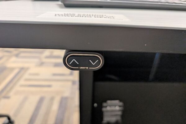 Pedestal: Height adjustment panel