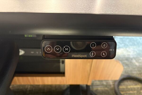 Pedestal: Height adjustment panel