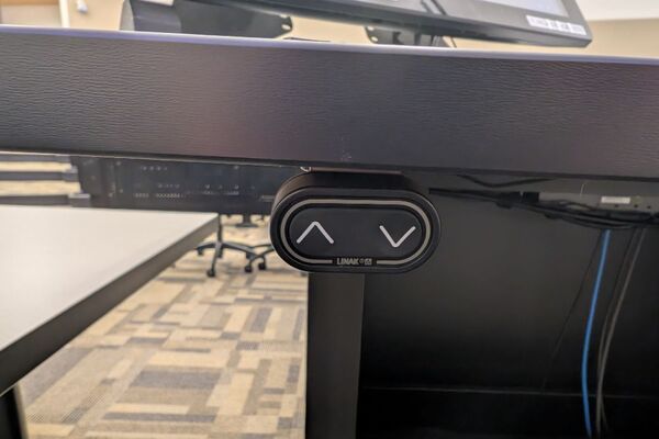 Pedestal: Height adjustment panel