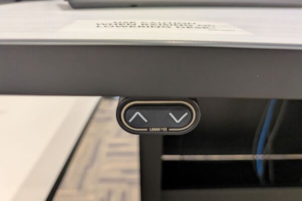Pedestal - Height adjustment panel