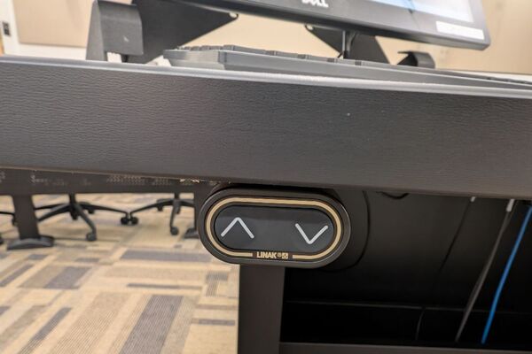 Pedestal: Height adjustment panel