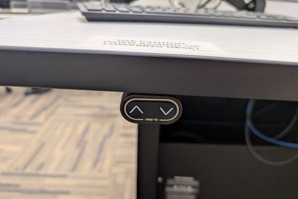 Pedestal: Height adjustment panel