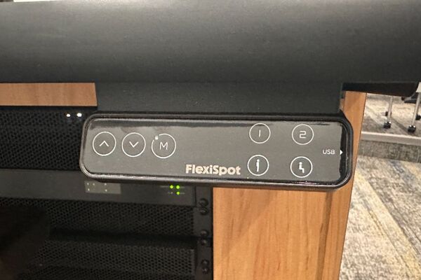 Pedestal - Height adjustable buttons