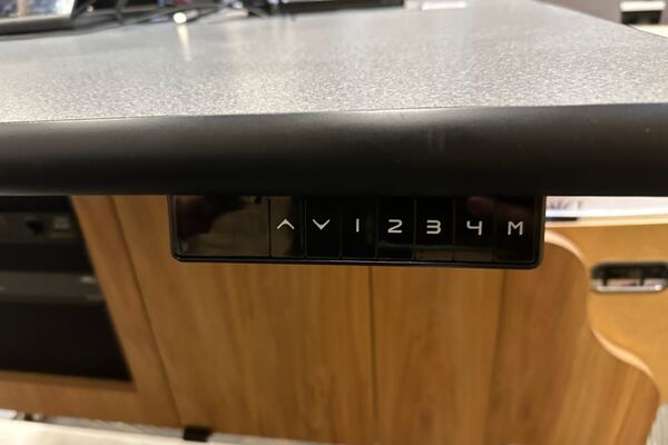 Pedestal: Height adjustment panel