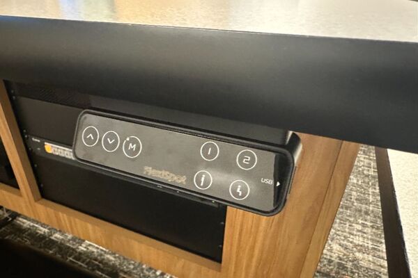 Pedestal: Height adjustment panel