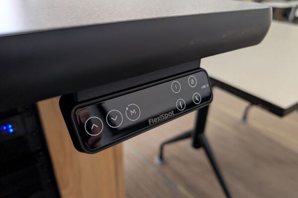 Pedestal: Height adjustment panel